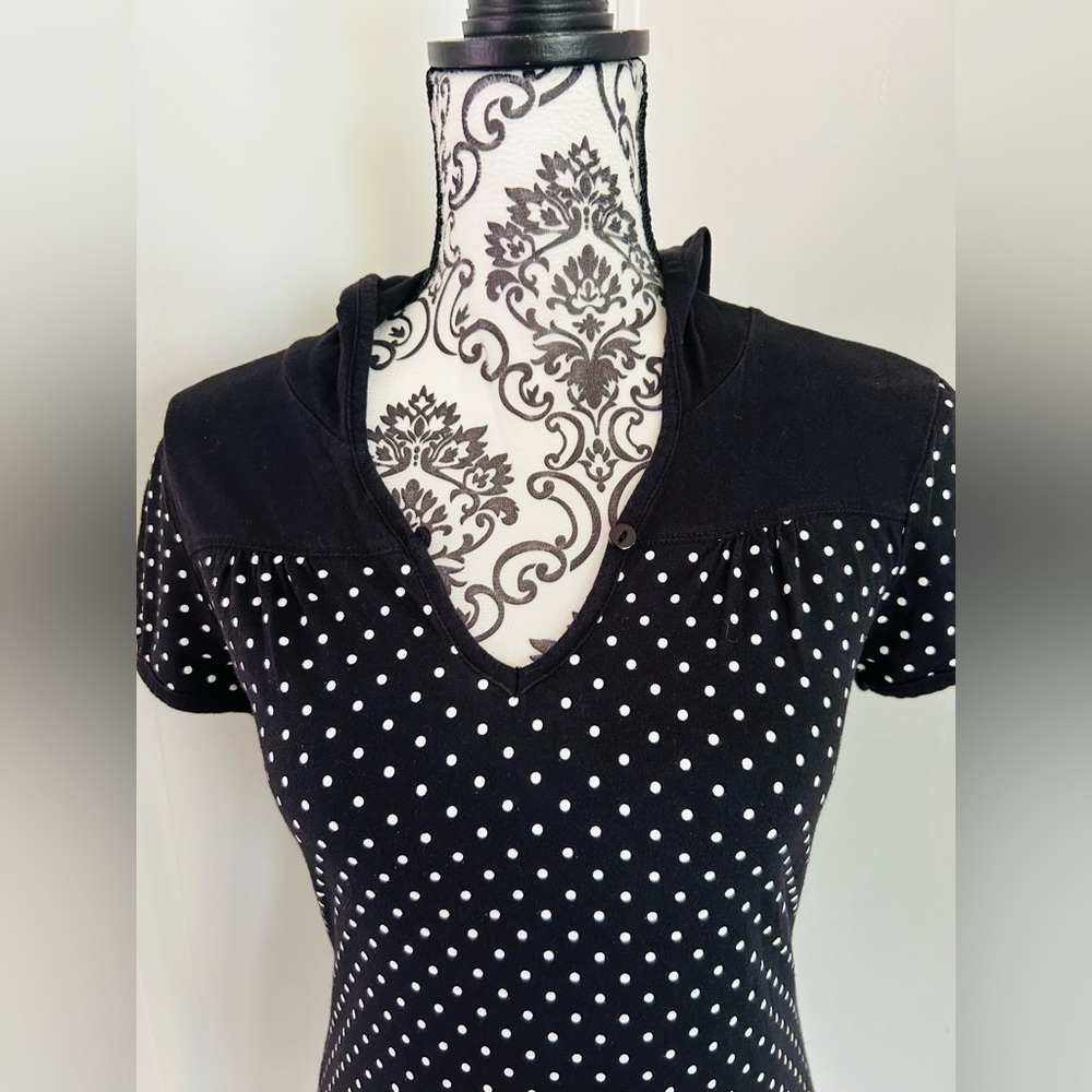 Energie Women’s Black & White Polka Dot Drawstring V-Neck Hooded T-Shirt - Picture 4 of 8